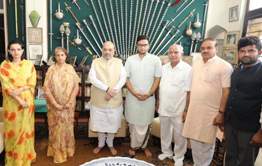 AMith Shah in Myosre wadeyar home